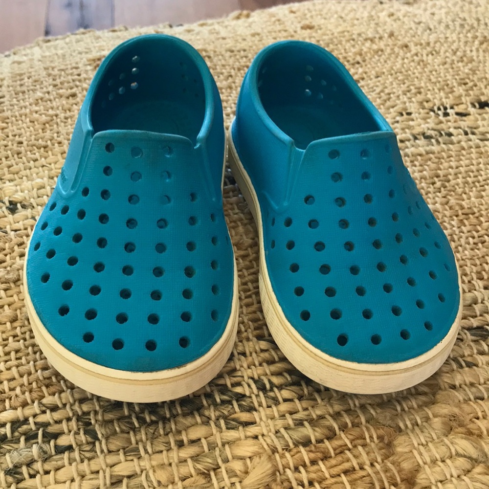 Native Shoes - Picture 3 of 7